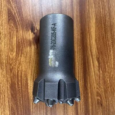 Un trozo de botón de rosca de 127 mm T51 para protección de pistas de carretera y ferrocarril